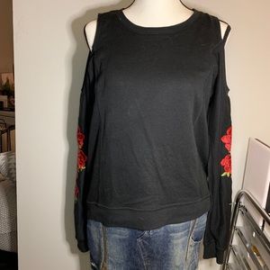 Cold shoulder sweater 🌹